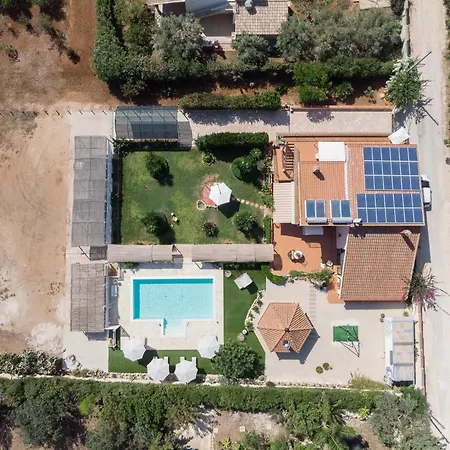 Timparosa, Geraeumige Mit Privatem Pool Und Grossem Garten, 2 Km Vom Entfernt