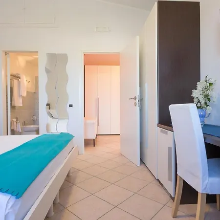 Timparosa, Geraeumige Mit Privatem Pool Und Grossem Garten, 2 Km Vom Entfernt בית נופש